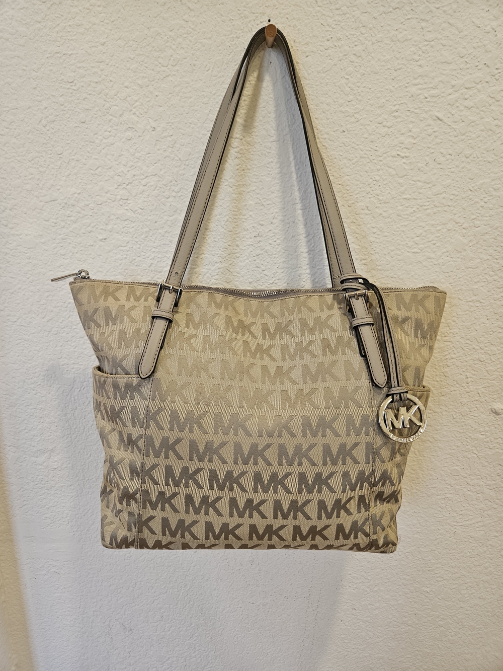 Michael Kors Jet Set Item East/West Top Zip Tote
